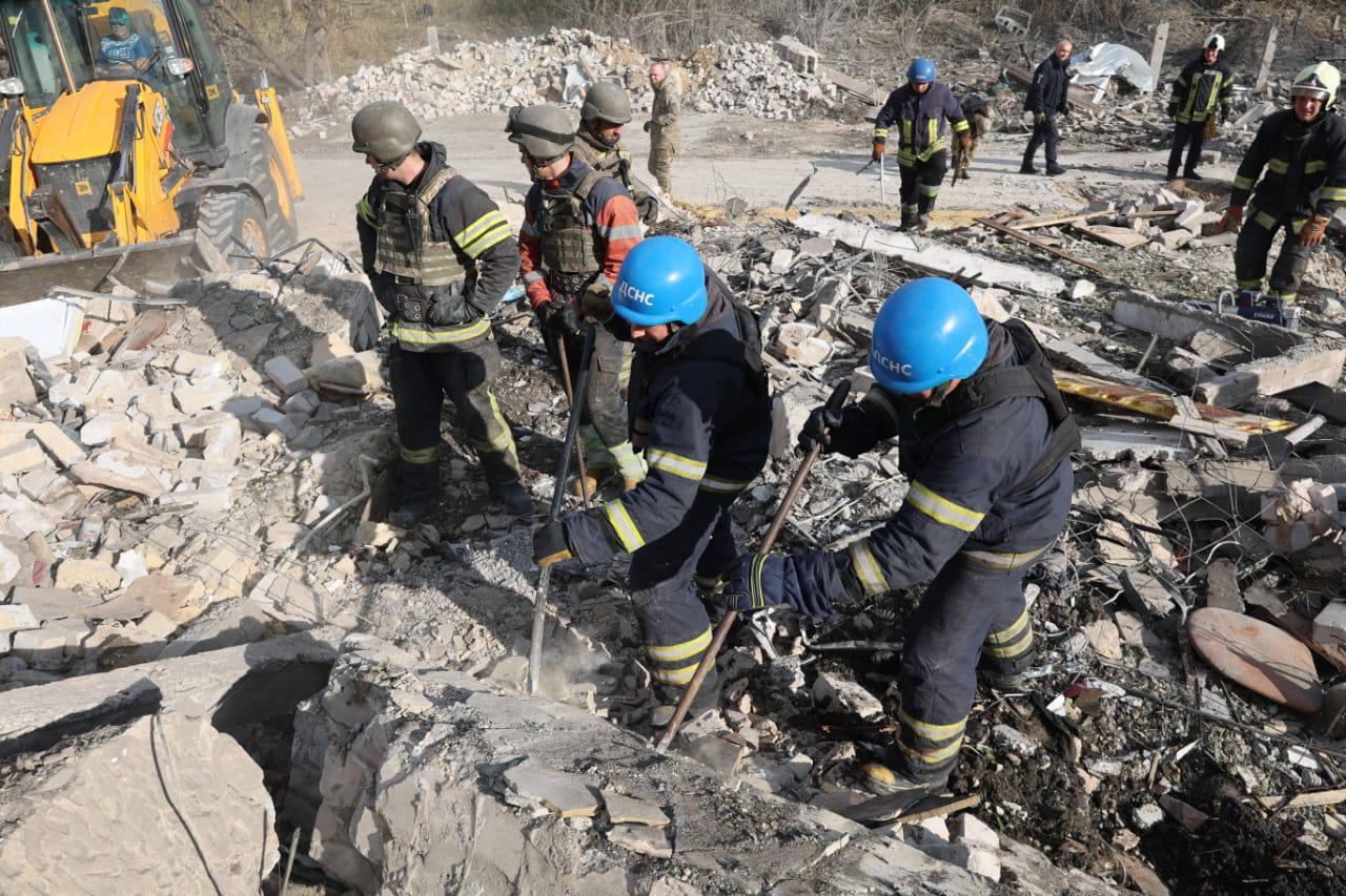 В кафе в Харьковской области, куда попала российская ракета, шли поминки