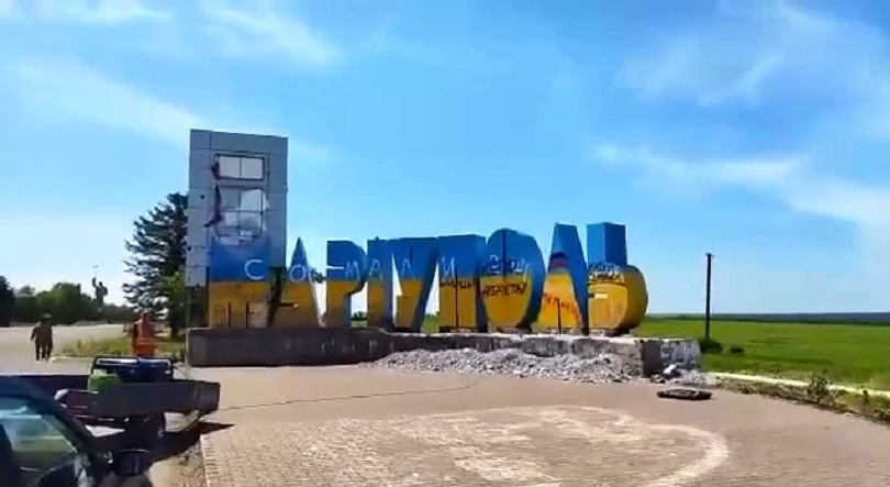 В Мариуполе планируют заменить стелу с названием города на “нормальное русское”