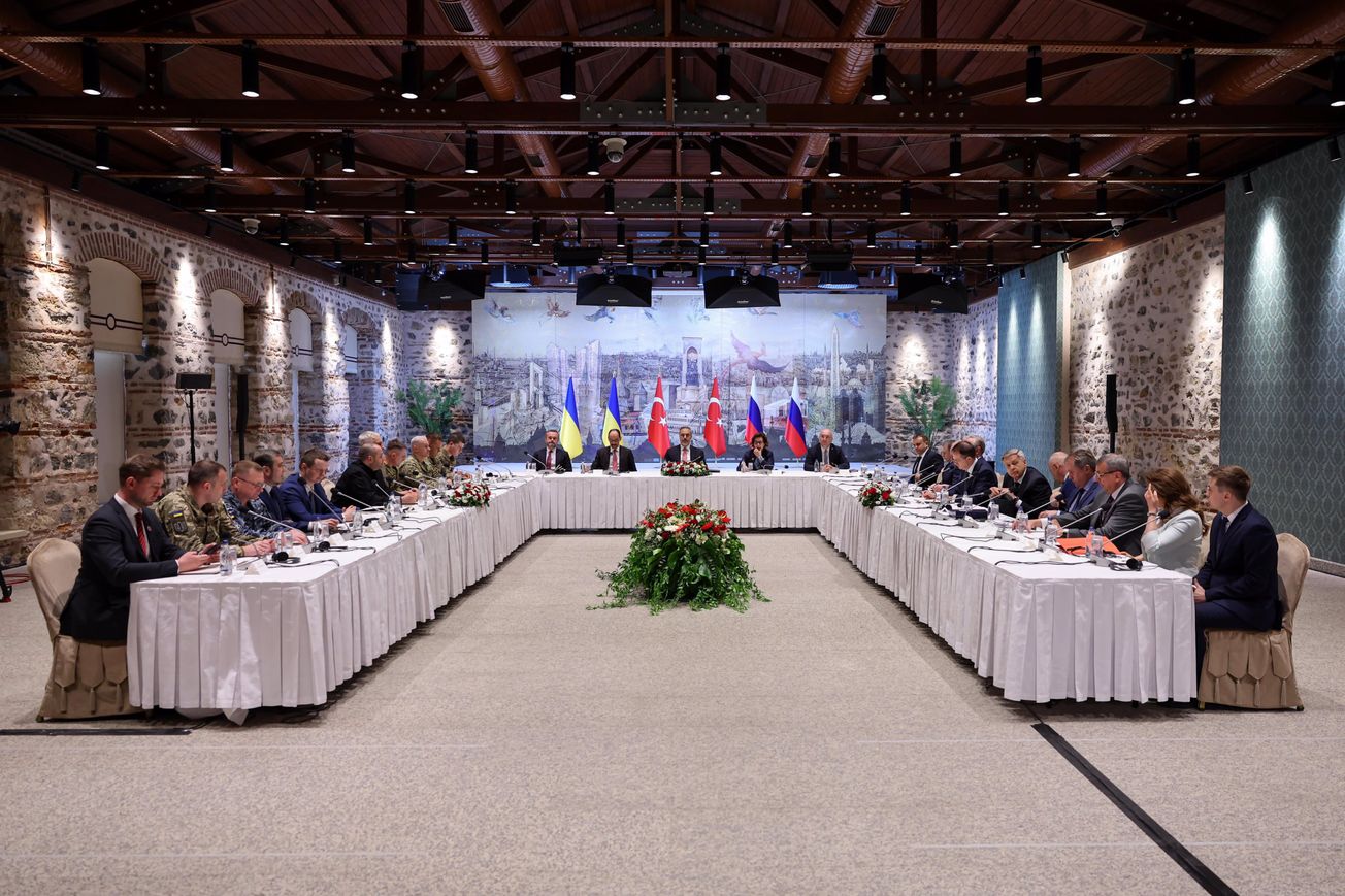 На встрече в Стамбуле украинская и российская делегации обсуждали возможность прямых переговоров Зеленского и Путина
