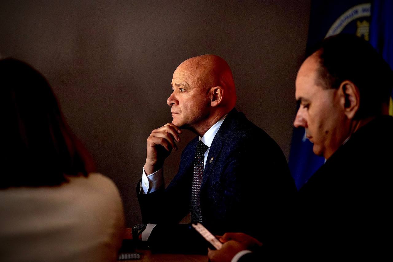 Зеленский пояснил, почему лишил украинского гражданства мэра Одессы