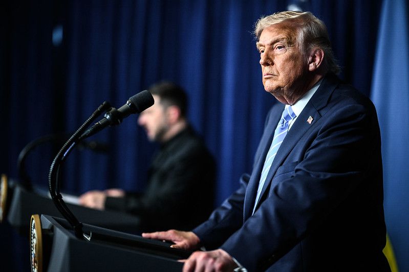Трамп заявил, что препятствием для мирного соглашения является Зеленский, а не Путин. Украинский президент ответил